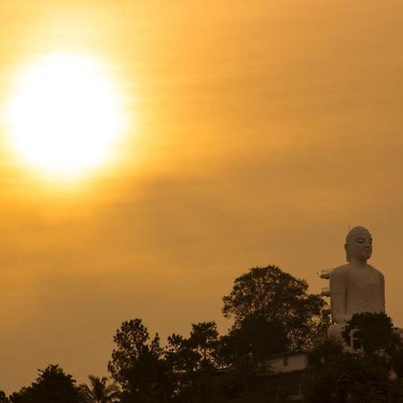 Oyo 438 Sarala Residence Hotel キャンディー エクステリア 写真