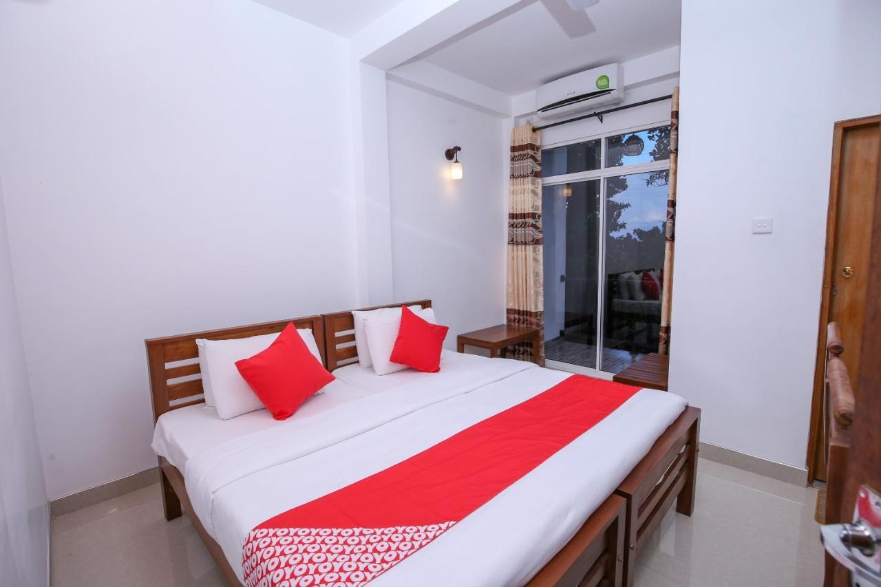 Oyo 438 Sarala Residence Hotel キャンディー エクステリア 写真