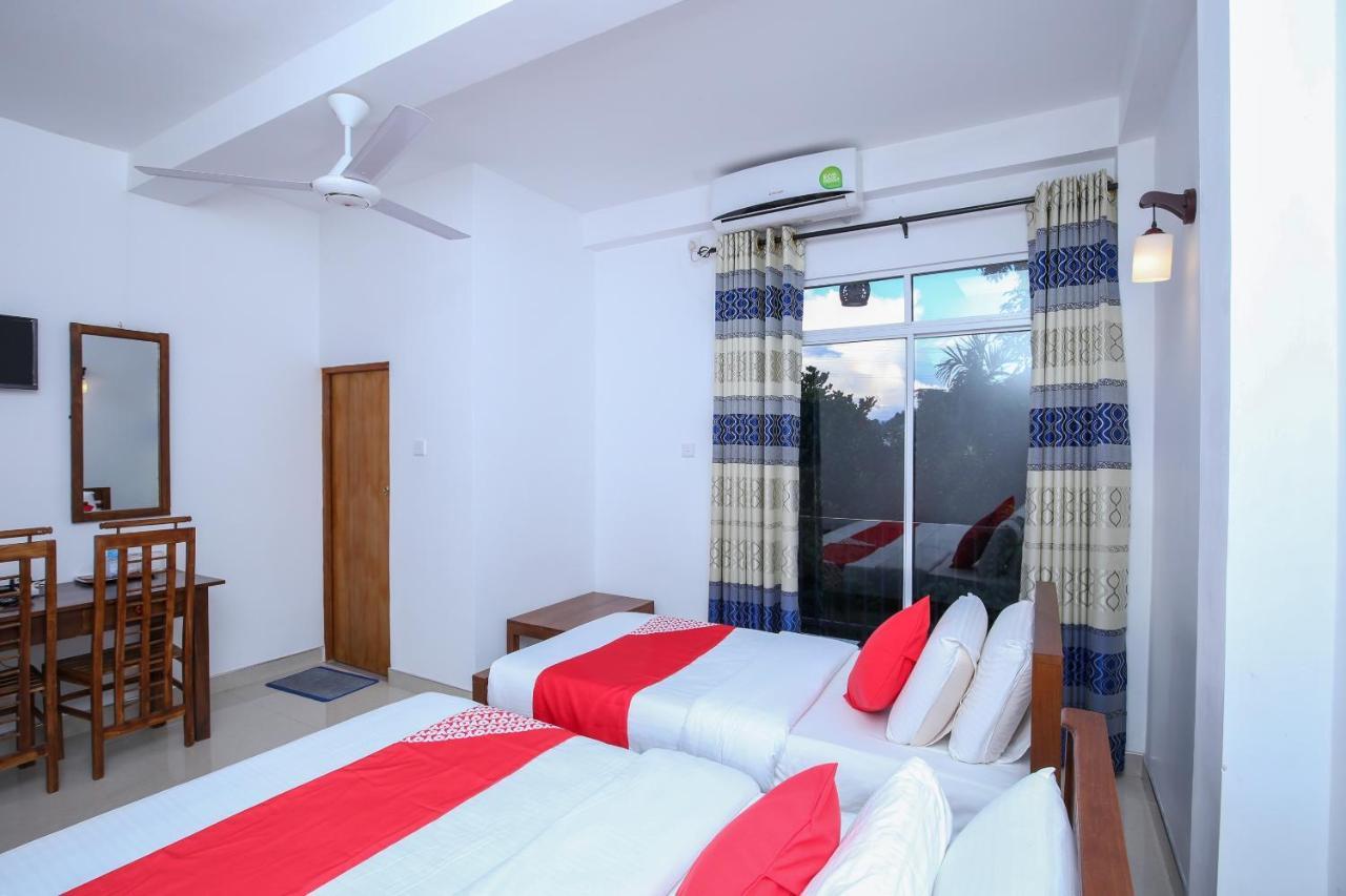 Oyo 438 Sarala Residence Hotel キャンディー エクステリア 写真