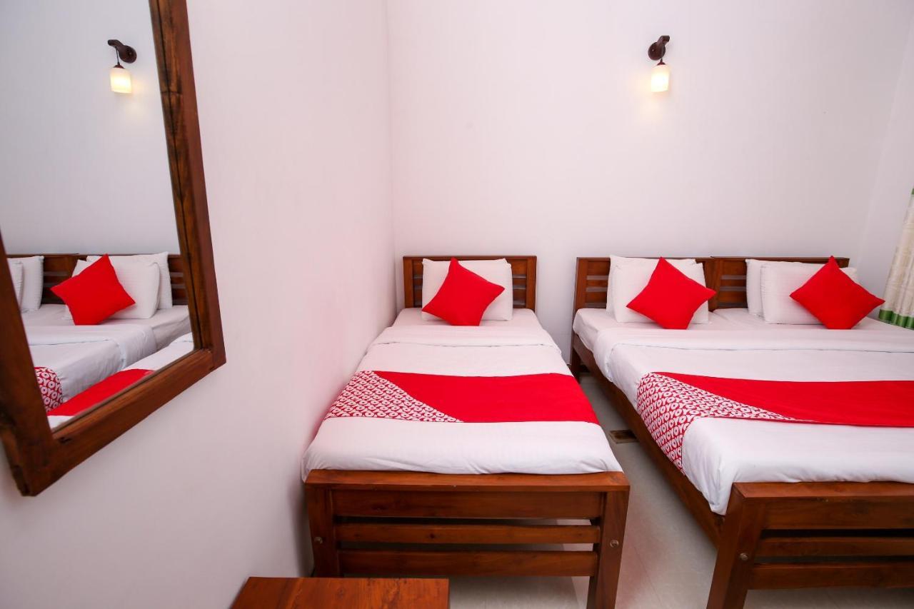 Oyo 438 Sarala Residence Hotel キャンディー エクステリア 写真