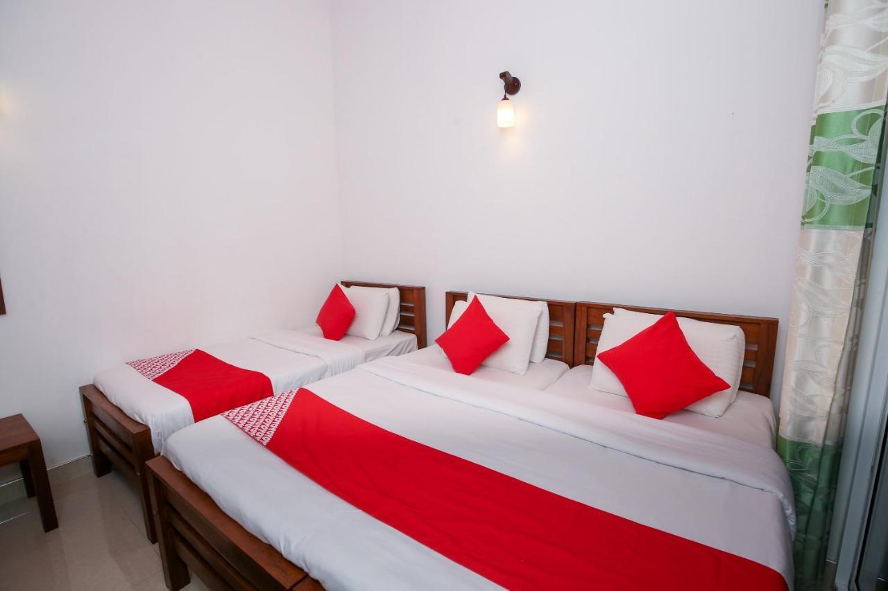 Oyo 438 Sarala Residence Hotel キャンディー エクステリア 写真