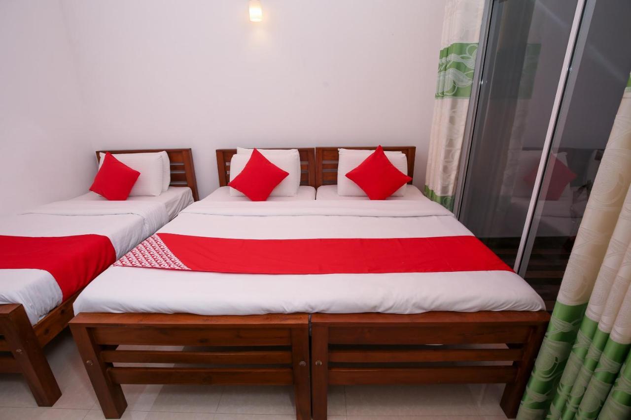 Oyo 438 Sarala Residence Hotel キャンディー エクステリア 写真